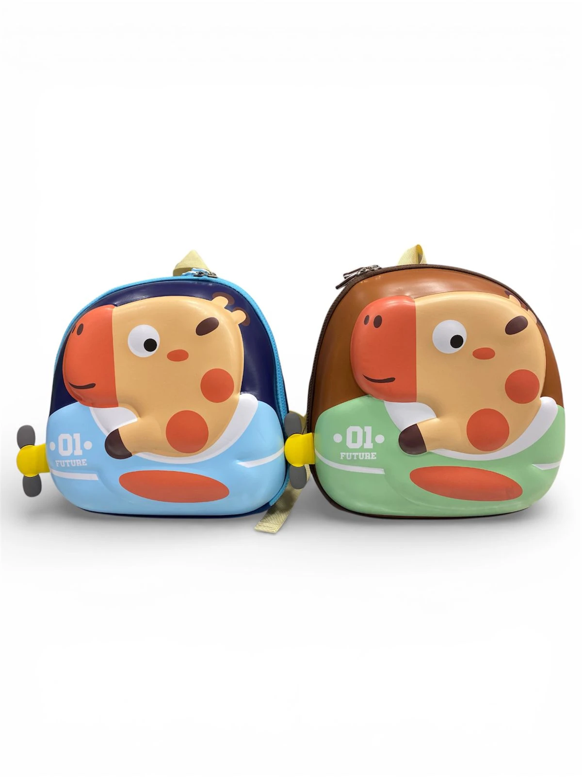Mochila infantil rígida con diseño de jirafa, disponible en azul y verde. Ideal para proteger útiles escolares y facilitar el transporte.