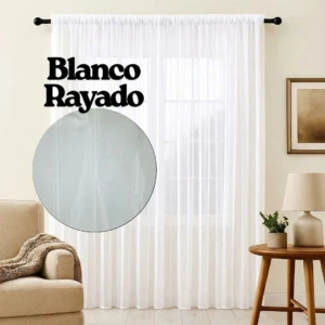 Cortina de velo muselina blanca, translúcida y filtradora de luz, colgada en ventana con varilla negra. Incluye muestra circular del tejido.