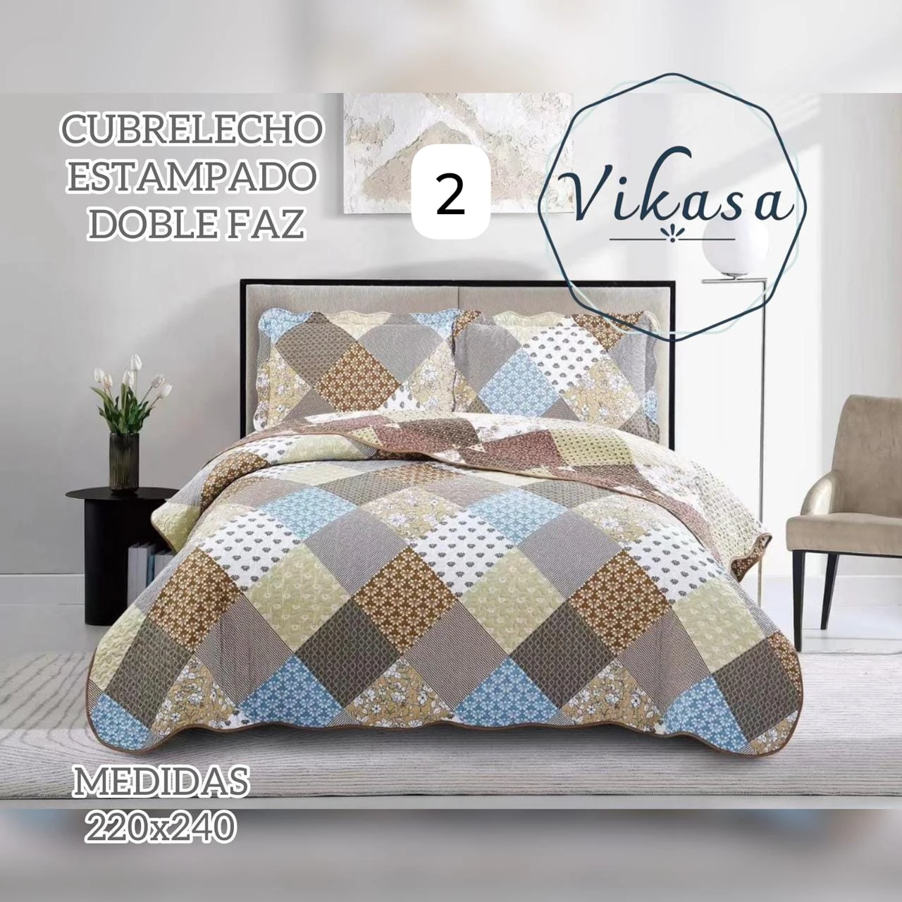 Colcha Vikasa cama doble, diseño patchwork en tonos beige, azul y marrón, con dos caras distintas. Medidas 220x240 cm.