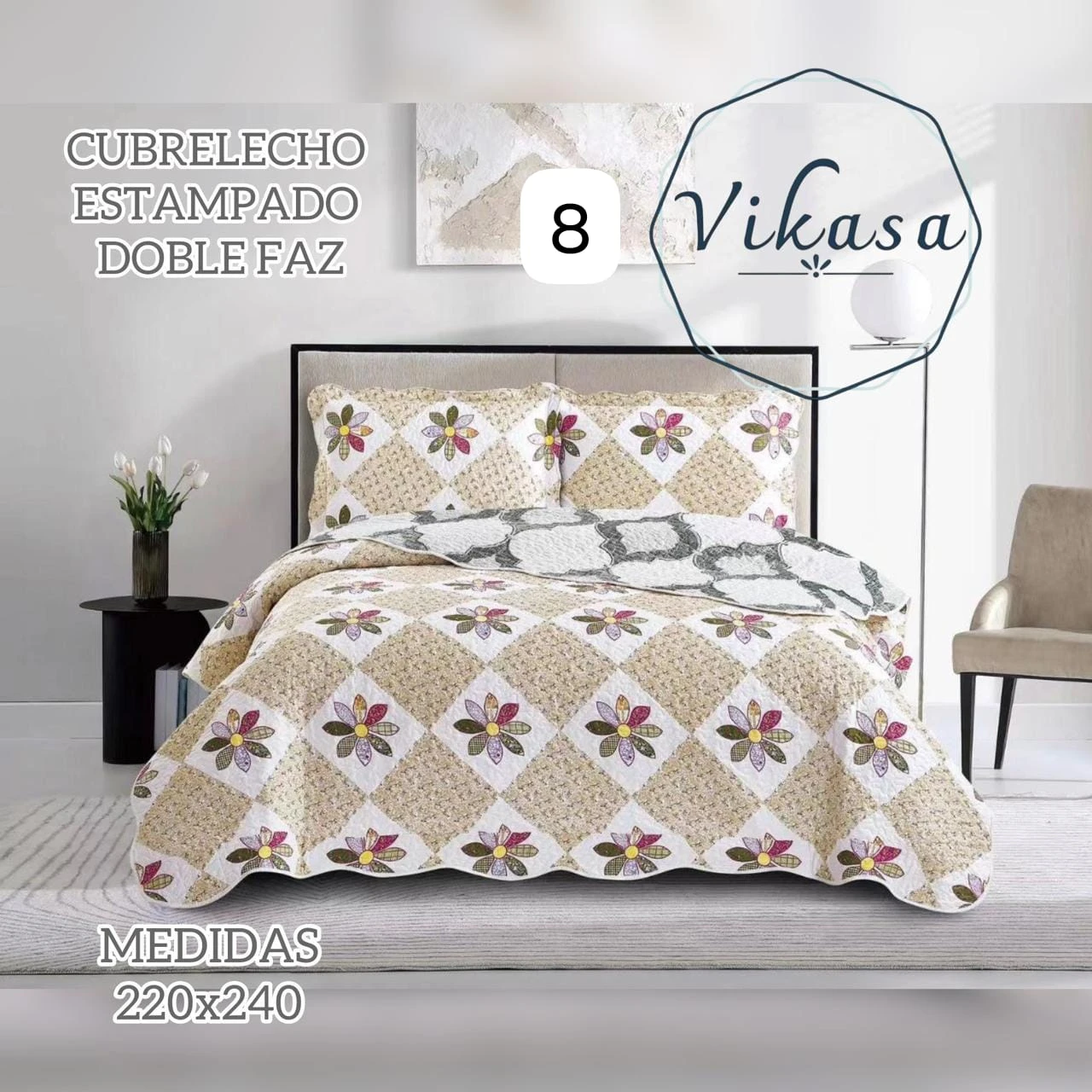 Colcha estampada doble faz de color beige con flores multicolores, modelo Vikasa, para cama doble de 220x240 cm.