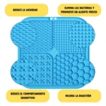 Comedero de silicona azul con cuatro texturas distintas para mascotas, diseñado para ralentizar la alimentación y reducir ansiedad.