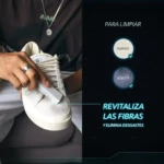 Pack Gamuza Pro para limpieza de tenis: mano aplicando cepillo blanco en zapatilla blanca de gamuza, con texto que indica revitaliza fibras y elimina desgastes.