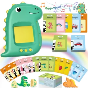 Lector de inglés interactivo para niños en forma de dinosaurio verde con pantalla amarilla y tarjetas ilustradas de animales, colores y objetos.