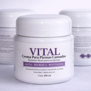Vital Crema Piernas Cansadas, envase blanco de 100 ml con etiqueta morada, frente visible, fondo neutro.