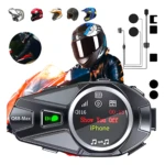 Intercomunicador moto Q68Max en color negro con pantalla LCD, botones laterales y accesorios incluidos para uso en carretera.