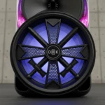 Parlante portátil negro con luces LED moradas y azules, diseño circular con rejilla de malla y logo central visible.