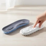 Plantilla deportiva acolchada en dos tonos, azul y blanco, con base antideslizante y diseño ergonómico para reducir fatiga al caminar.