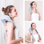 Masajeador eléctrico de cuello y espalda en color gris claro, con diseño ergonómico y correas ajustables. Muestra tres ángulos: perfil lateral, vista frontal con usuario sonriendo y detalle del panel trasero. Ideal para aliviar tensión muscular.
