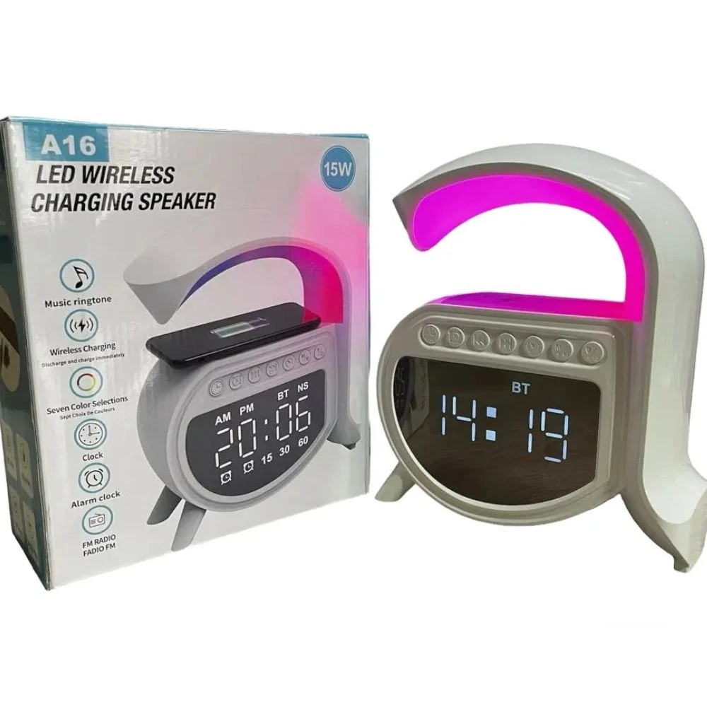 Parlante Bluetooth A16 en color gris con luz LED rosa, pantalla digital mostrando hora 14:19, carga inalámbrica y caja de presentación al lado.
