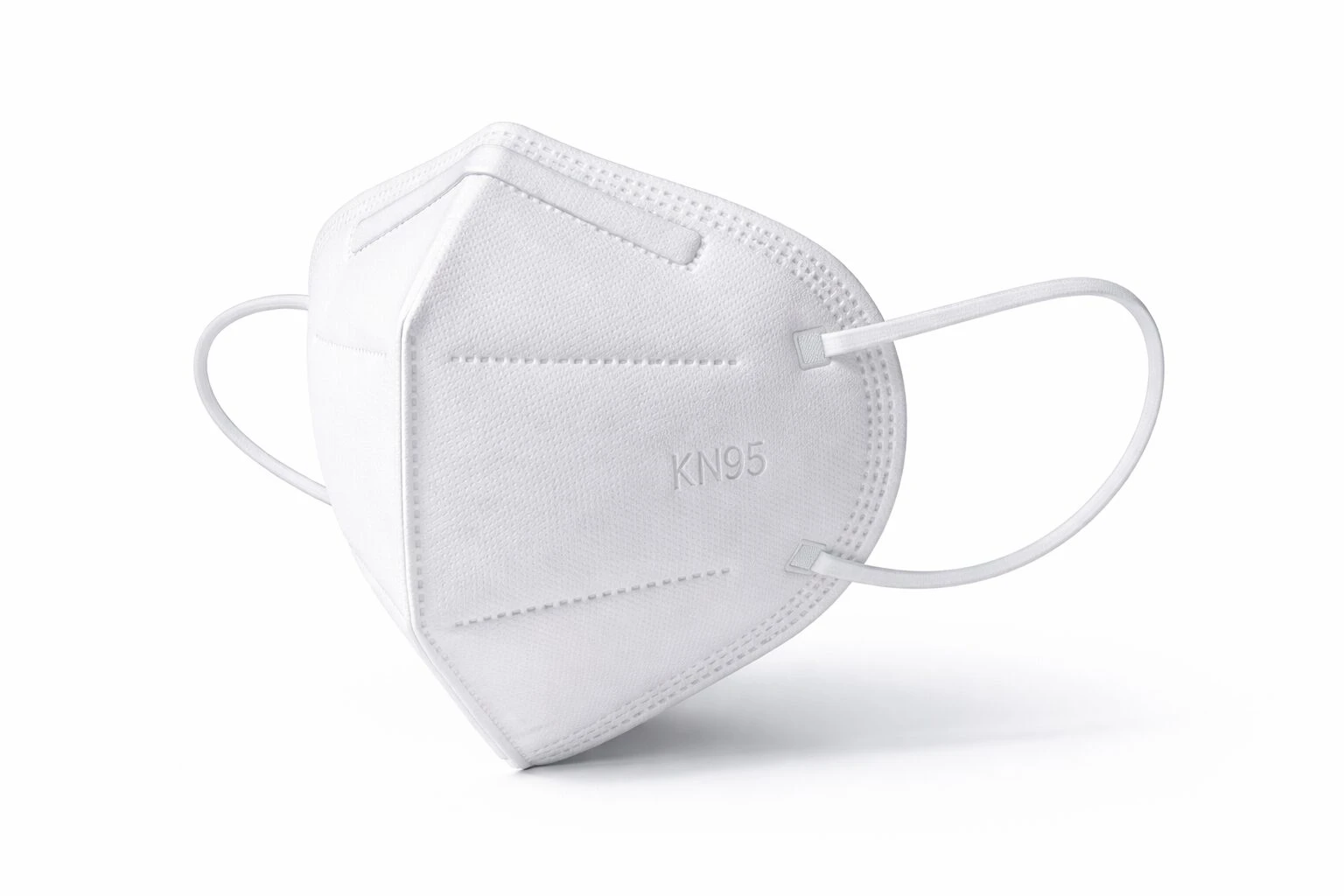 Mascarilla KN95 blanca con diseño ergonómico y tiras elásticas, vista frontal sobre fondo blanco.