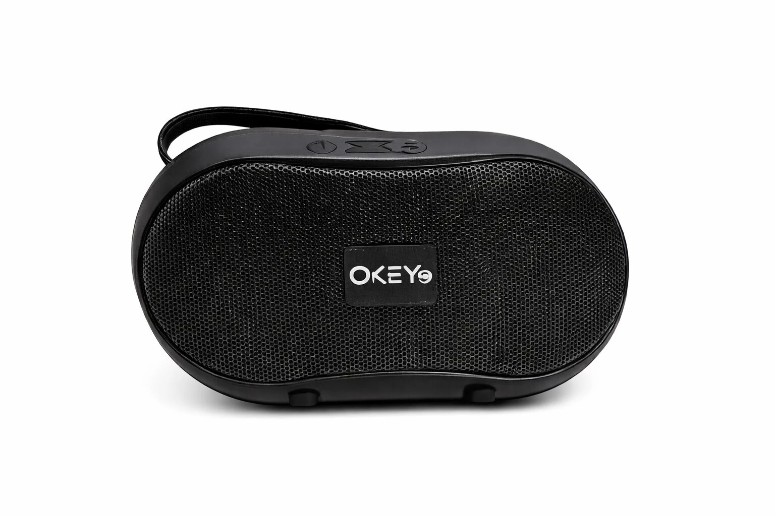 Parlante Bluetooth OKEY 551 negro con radio FM y USB, diseño ovalado con rejilla de malla y asa superior para transporte.
