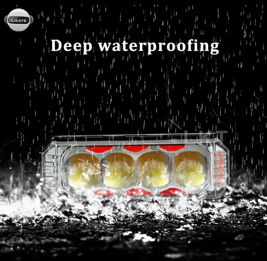 Barra LED Federal con cuatro lupas amarillas y detalles rojos, resistente al agua, sobre fondo oscuro con efecto de lluvia.