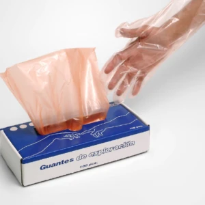 Guante de exploración obstétrica EVA sin polvo, color rosa translúcido, en caja azul con texto blanco. Mano humana retirando guante individual del paquete abierto, mostrando textura flexible y diseño ergonómico para uso médico.