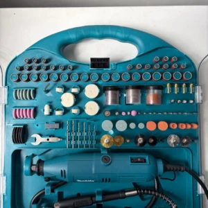Motortool Makita de alta velocidad - Realiza desbaste y pulido preciso en espacios reducidos