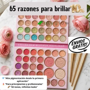 Paleta de maquillaje profesional con 65 tonos de sombras, blushers y highlighters en presentación rosa, rodeada de rosas y brochas doradas.