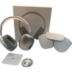 Diadema Airpod Max en color gris espacial, con almohadillas magnéticas y caja de accesorios incluidos.