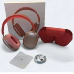 Diadema Airpod Max en color rojo con funda y accesorios incluidos, vista frontal sobre fondo blanco.