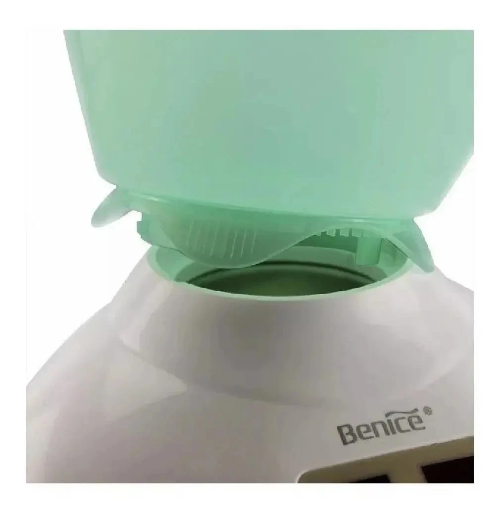 Vaporizador facial Benice en color verde menta, mostrando la boquilla superior abierta sobre la base blanca con logotipo visible.