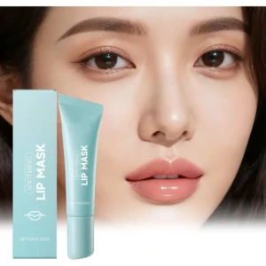 Mascarilla refrescante para labios en tubo y caja azul claro, con modelo mostrando labios hidratados y brillantes.