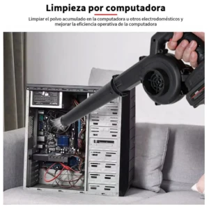 Sopladora inalámbrica negra limpiando interior de torre de computadora sobre sofá gris