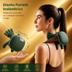 Masajeador inalámbrico verde con calor Shiatsu, mostrando dimensiones de 14,5 cm x 11 cm, en uso sobre cuello y espalda de mujer con cabello recogido.