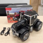 Tractor negro con detalles cromados y neumáticos grandes, modelo WS-560 de la marca WSTER. Incluye caja original, cargador USB y cable de audio.