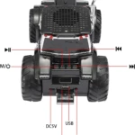 Altavoz portátil New Holland T8 WS-560 en vista trasera, con controles de reproducción, entrada USB, AUX, TF y DC5V, diseñado para fiestas infantiles.