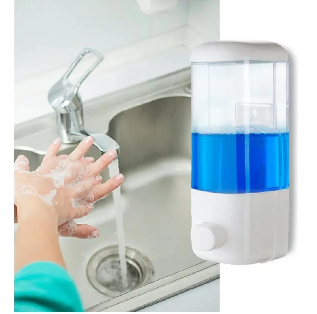 Dispensador de jabón líquido transparente con cuerpo blanco y líquido azul, montado en pared junto a fregadero; manos lavándose bajo grifo.