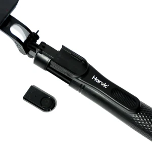 Trípode portátil Harvic negro con mango texturizado, luz LED integrada y control remoto inalámbrico incluido.