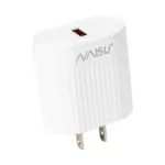 Cargador de pared blanco Naisu NS-W15, con puerto USB y enchufe tipo A, diseñado para recargar dispositivos móviles.