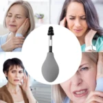 Dispositivo de presión neumática para oídos en color gris, con mango negro y punta flexible, acompañado de cuatro personas mostrando molestias auditivas.