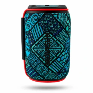 Parlante Bluetooth Movisun FK60 con diseño geométrico en tonos turquesa y negro, detalles rojos en bordes y asa lateral.