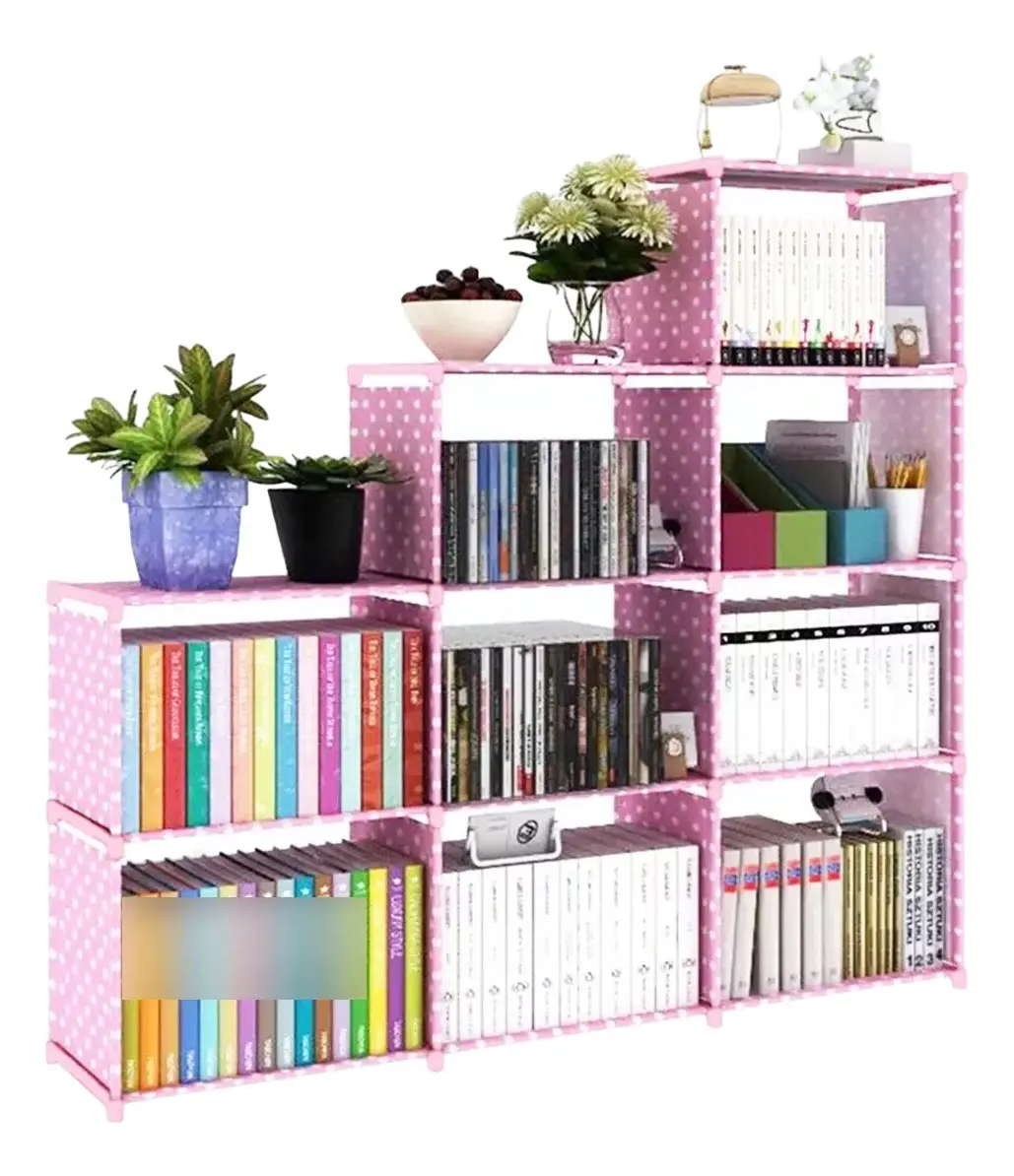 Estante organizador modular de libros en rosa con puntos blancos, mostrando múltiples niveles con libros, plantas y accesorios.