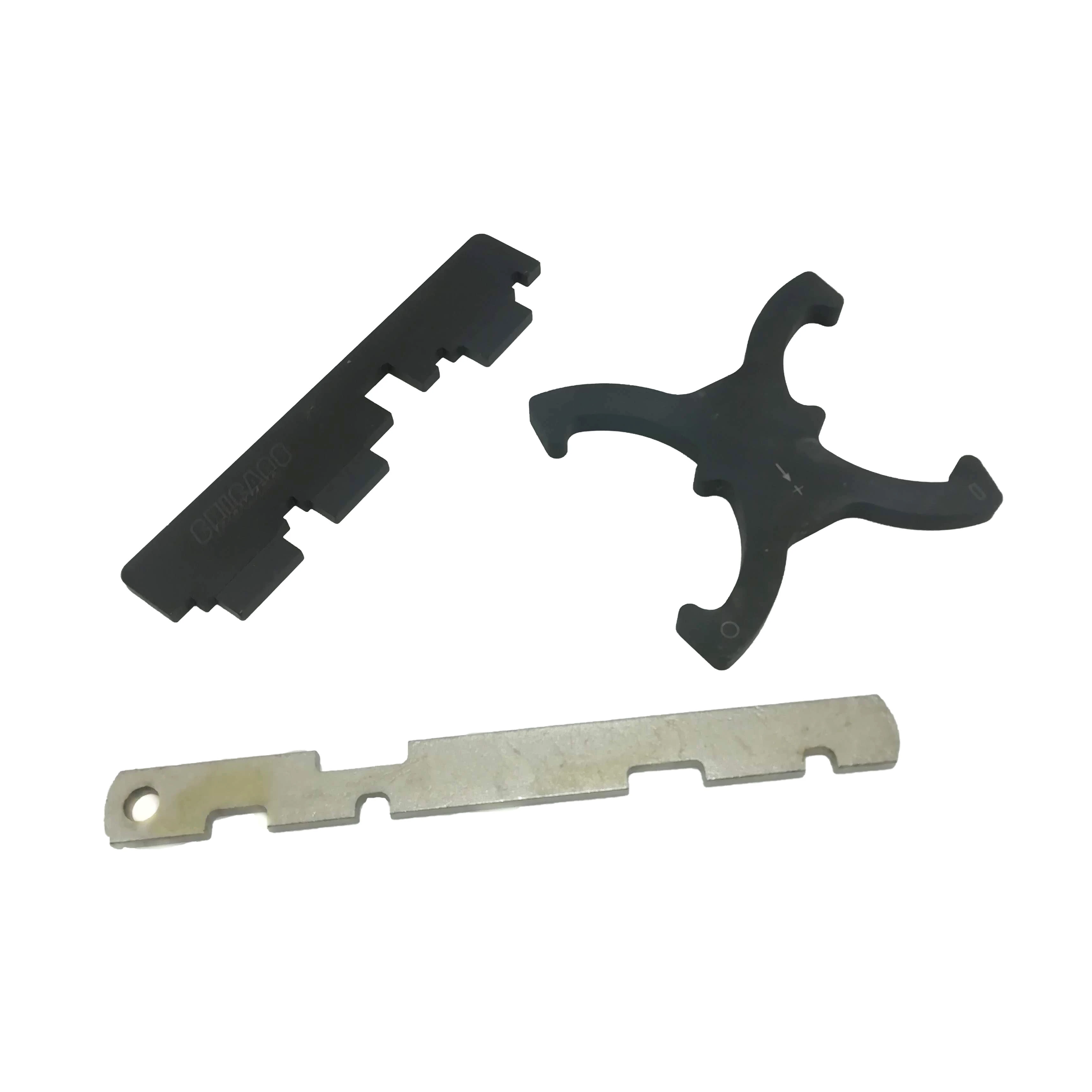 Kit de sincronización para motores Ford Duratec 16V, incluye tres herramientas metálicas: dos negras con formas específicas y una plateada con ranuras, dispuestas sobre fondo blanco.