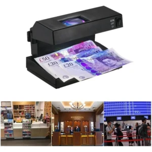 Detector de billetes falsos en color negro con luz UV y lupa, mostrando billetes de 20 y 50 libras siendo verificados.