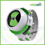 Reloj de juguete temático Ben 10 en color verde y blanco, con diseño circular y detalles en negro, mostrando la correa ajustable y el logotipo de la marca en la esquina superior derecha.