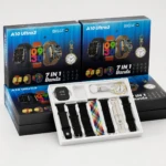 Reloj inteligente A10 Ultra 3 con caja de accesorios que incluye siete correas intercambiables en colores negro, blanco y multicolor, junto con un reloj analógico y un cargador.