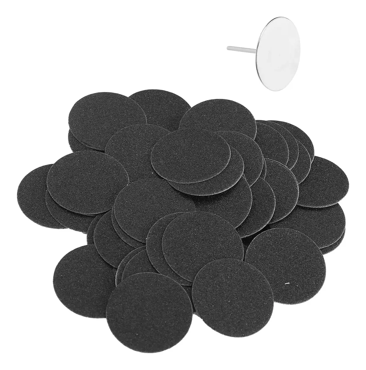 Set de discos lijadores exfoliantes para pies, color negro con textura granulada, presentados en pila con muestra individual mostrando base adhesiva y mango metálico.