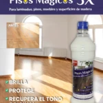 Bote de restaurador de madera Pisos Mágicos 5X, presentación de 1 litro con etiqueta azul y blanca, sobre piso de madera brillante en sala con ventana. Incluye antes y después, y beneficios: brilla, protege, recupera tono original.