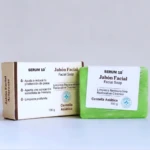 Jabón facial Serum 10 con Centella Asiática, presentación verde y caja beige, 100 g, limpieza restauradora para pieles grasas.