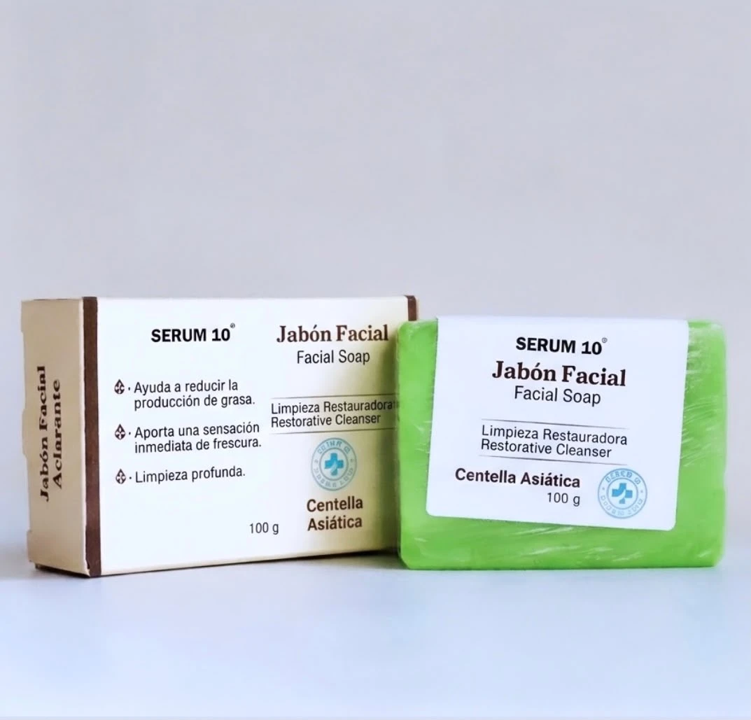 Jabón facial Serum 10 con Centella Asiática, presentación verde y caja beige, 100 g, limpieza restauradora para pieles grasas.