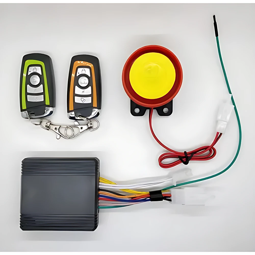 Kit de alarma para moto con dos mandos remotos, sirena amarilla y módulo negro con cables multicolores.