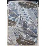 Tapete 3D con diseño de hojas en tonos azules, blancos y marrones, textura de líneas entrelazadas que simula relieve natural.