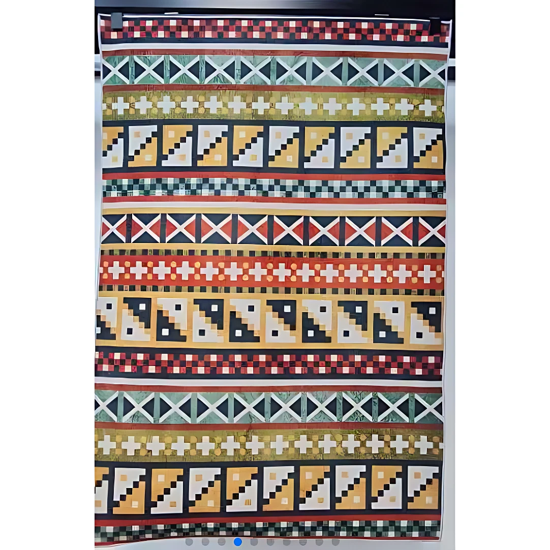 Alfombra tapete 3D piel de durazno con diseño geométrico multicolor en tonos tierra, rojo, verde y beige, con textura visible y bordes definidos.