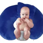 Almohada ergonómica en color azul marino con textura suave, diseñada para lactancia. Incluye soporte para bebé sentado, con forma de U y almohadilla central acolchada.