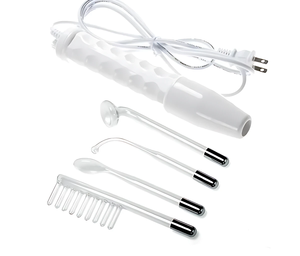 Dispositivo de alta frecuencia portátil en blanco con cable y cuatro accesorios transparentes: bola, varilla curva, cuchara y peine.