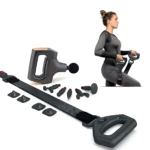 Banda elástica masajeador multifuncional con mango ergonómico, cabezales intercambiables y accesorios para masaje muscular.