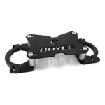 Barra estabilizadora Boxer 100-125 en color negro mate, con soportes metálicos y tornillos visibles, diseñada para montaje en manubrio de motocicleta.
