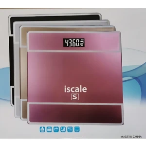 Báscula digital Iscale S con pantalla LCD mostrando 43.60 kg, superficie de vidrio templado en tono rosado, vista frontal con cuatro modelos apilados en colores negro, blanco, beige y rosa.