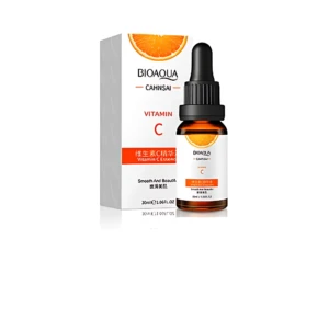 Set de dos sueros Bioaqua con vitamina C en frasco ámbar con cuentagotas y caja blanca con diseño de naranja, para hidratación profunda y reducción de manchas.